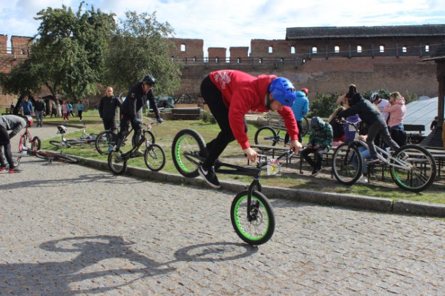 У Луцькому замку - Міжнародні змагання з велотріалу. ФОТО