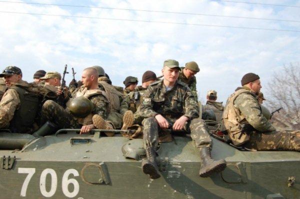 На Схід України «стягують» танки та БТРи. ФОТО. ВІДЕО