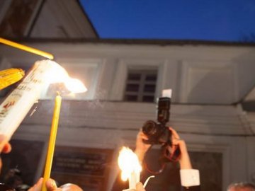 Як зустрічали Благодатний вогонь в Україні. ФОТО. ВІДЕО