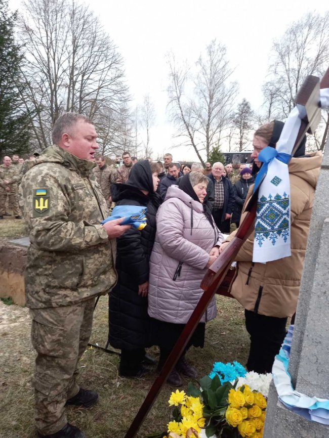 У рідному селі поховали військового з Волині, який помер у лікарні