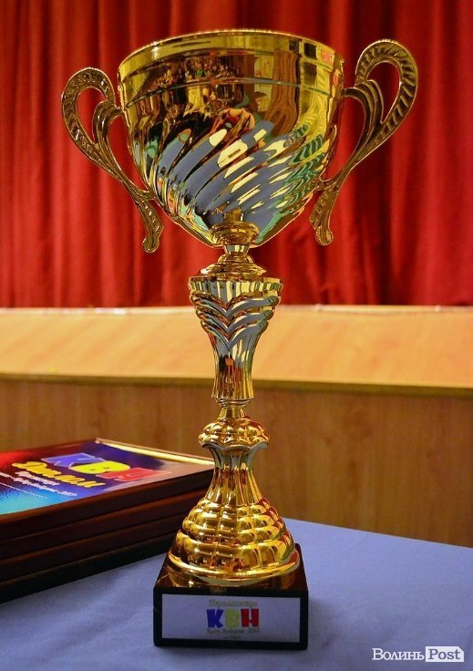 КВН у Луцьку: львівські хлопці перемогли запорізьких «гопників». ФОТО