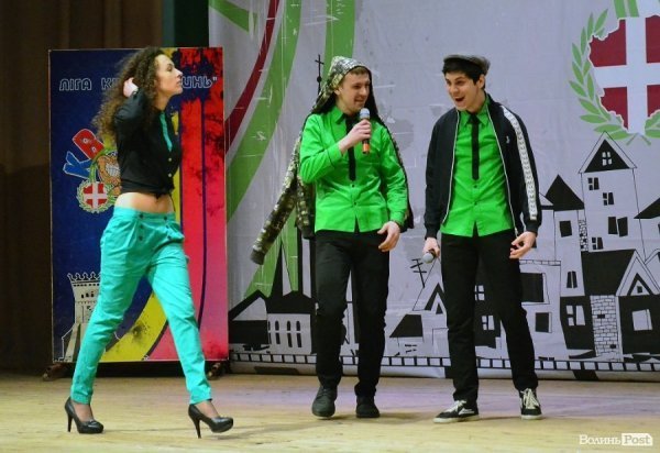 КВН у Луцьку: львівські хлопці перемогли запорізьких «гопників». ФОТО