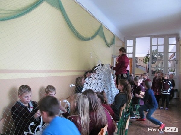 Луцькі школярі допомагають бійцям АТО. ФОТО