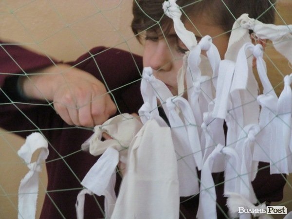 Луцькі школярі допомагають бійцям АТО. ФОТО