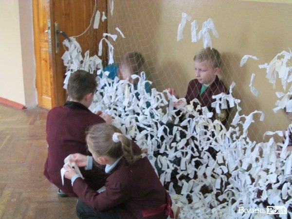 Луцькі школярі допомагають бійцям АТО. ФОТО