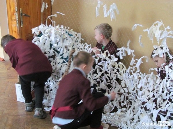 Луцькі школярі допомагають бійцям АТО. ФОТО