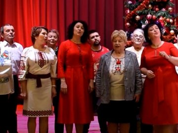 Від бухгалтера до прибиральниці: працівники луцької школи записали щедрувальний кліп. ВІДЕО