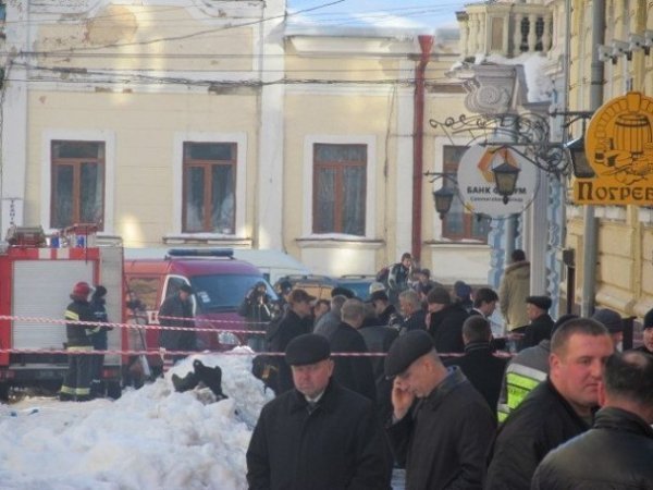У Чернівцях чоловік підірвав себе прямо у приміщенні університету. ФОТО
