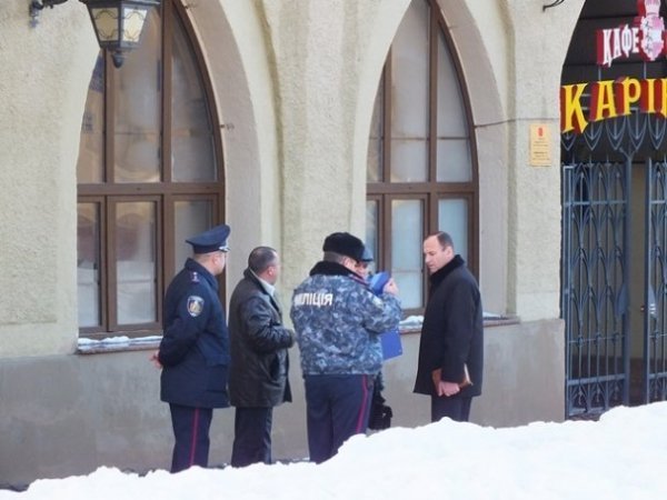 У Чернівцях чоловік підірвав себе прямо у приміщенні університету. ФОТО