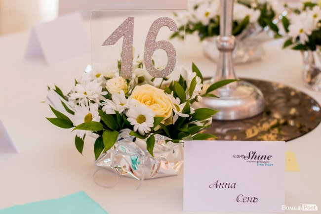 Бенкет, лімузини та королівські наряди: у Луцьку організували  свято для людей з інвалідністю. ФОТО