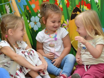 Клуб свідомого батьківства «Бджілка Майя» – там, де живе любов! ФОТО*