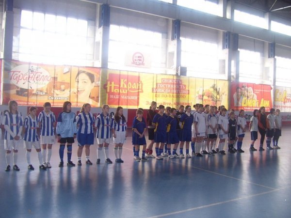 У Луцьку близько 60 жінок ганяли у футбол