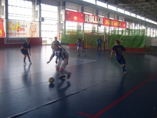 У Луцьку близько 60 жінок ганяли у футбол