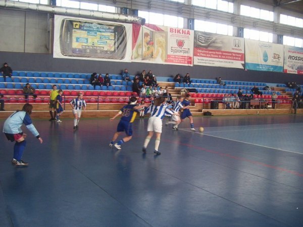 У Луцьку близько 60 жінок ганяли у футбол