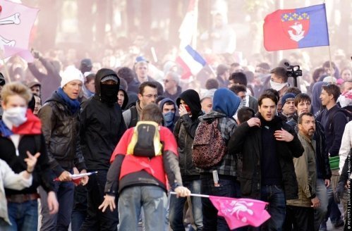 У Парижі марш противників геїв завершився масовими затриманнями. ФОТО. ВІДЕО