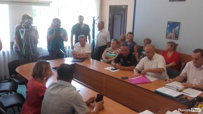 «Коли вже та міськрада нажереться». У Луцьку мітингують люди з Старого ринку. ОНОВЛЮЄТЬСЯ