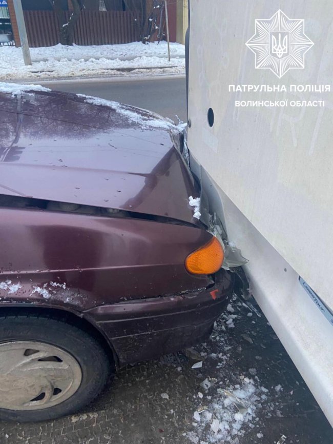 У Луцьку зіткнулися два автомобілі та маршрутка. ФОТО