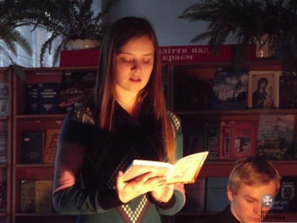 Творчий вечір у Луцьку: гітари, картини і поезія. ФОТО