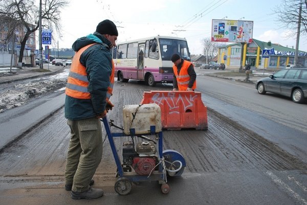 У Луцьку ремонтують дороги. ФОТО