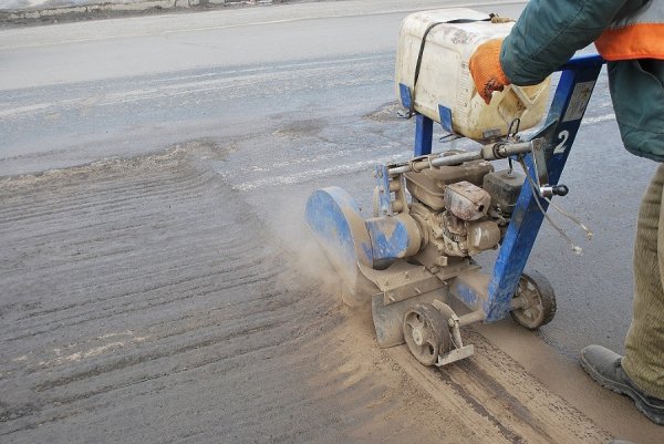 У Луцьку ремонтують дороги. ФОТО