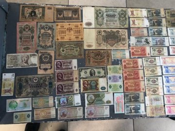 На «Ягодині» затримали чоловіка з колекцією монет та банкнот