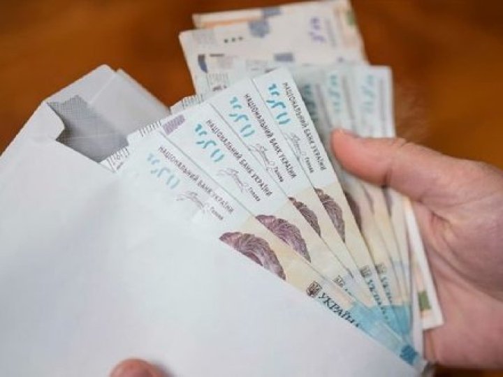 По 4500 грн — дорослим і дітям: хто в Україні може отримати нову соцдопомогу