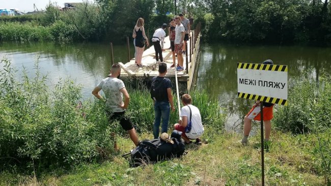 Плавучий міст до «Бандерштату» виявився закоротким. ФОТО. ВІДЕО