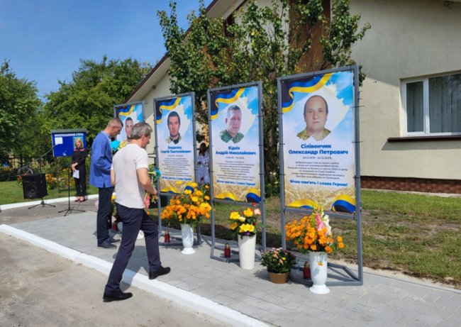 У громаді на Волині відкрили меморіальні дошки на честь загиблих воїнів. ФОТО