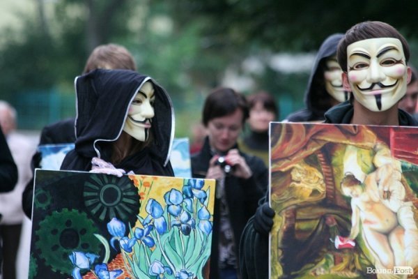 По Луцьку ходила «чортівня» з картинами. ФОТО