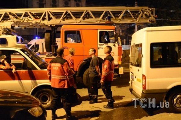 У Києві кілька годин гасили пожежу в 25-поверіхці. ФОТО. ВІДЕО