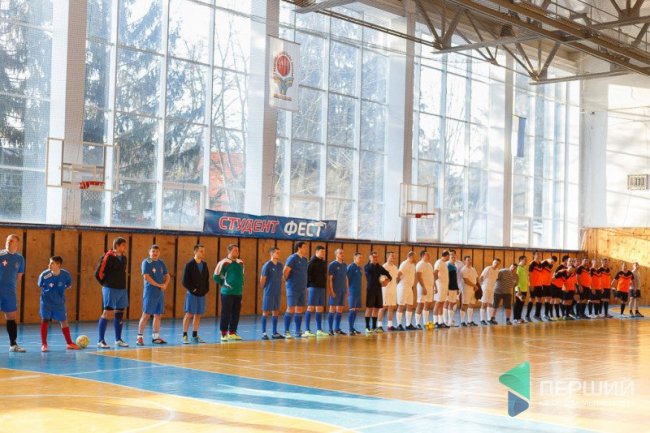 Ланцюг єдності та візок «кришталевій» жінці. Добрі новини Волині