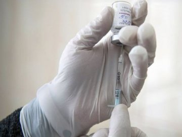 Із 16 січня невакцинованих медиків відсторонять від роботи: скільки таких на Волині