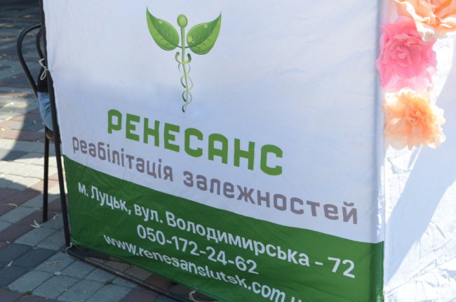 На Театральному майдані лікарі безкоштовно оглядають жінок. ФОТО