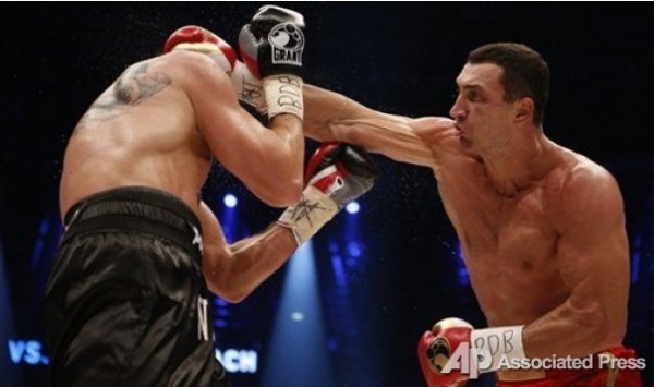 Як Кличко побив поляка. ВІДЕО. ФОТО