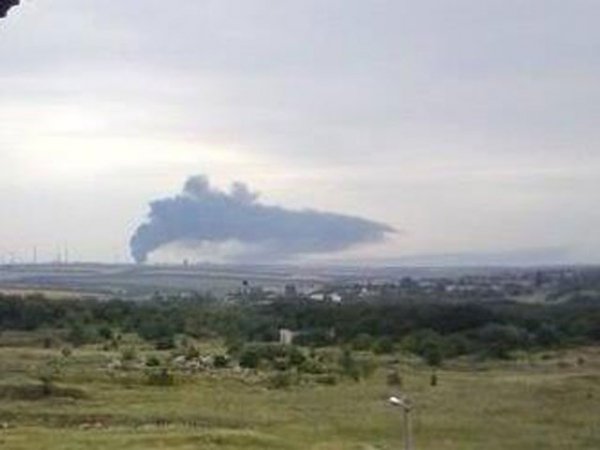 На Луганщині горить нафтопереробний завод. ФОТО. ВІДЕО