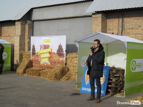 У Луцьку фірма замість новорічного корпоративу збирає гроші на АТО. ФОТО 