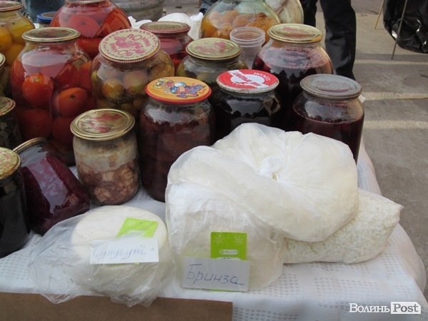 У Луцьку фірма замість новорічного корпоративу збирає гроші на АТО. ФОТО 