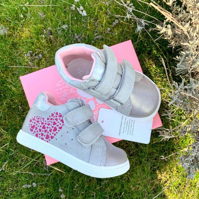 Де придбати стильне та якісне дитяче взуття, не виходячи з дому*
