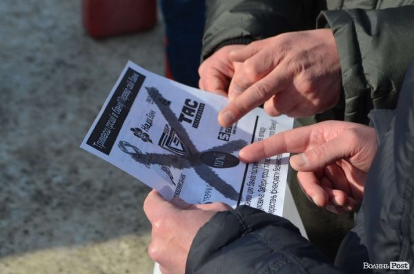 «Кров», міліція і сутичики: у Луцьку відвідали заклади регіоналів. ФОТО