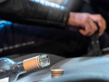 Вміст алкоголю у 8 разів перевищував норму: у Луцьку спіймали п'яного водія. ВІДЕО