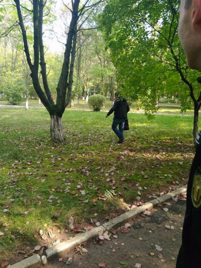 «Приліг відпочити»: у Луцьку з газону підняли п’яного чоловіка