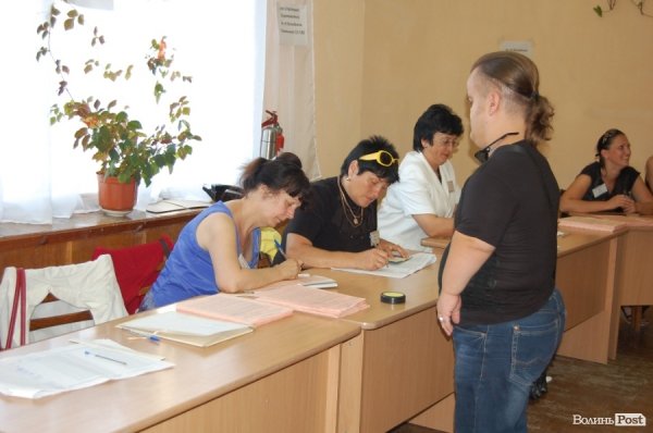 Вибори у Луцьку йдуть «повним ходом». ФОТО 