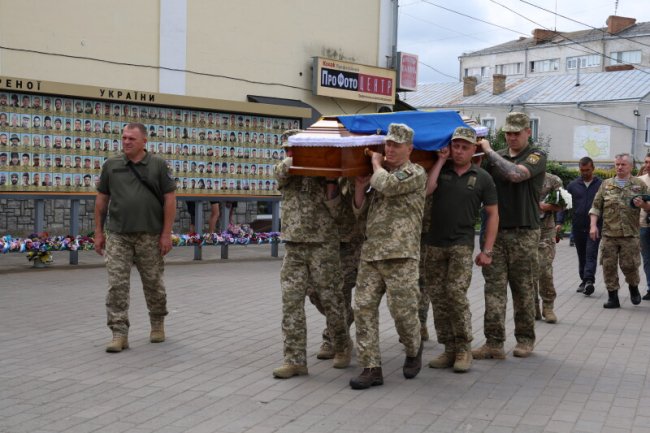 У Луцьку попрощалися з Героєм Олегом Кравцем