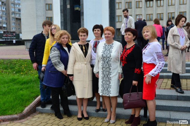 Працівники Волинської ОДА вбралися у вишиванки. ФОТО