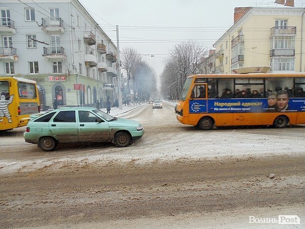Луцьк засипало снігом. ФОТО