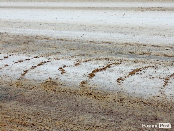 Луцьк засипало снігом. ФОТО