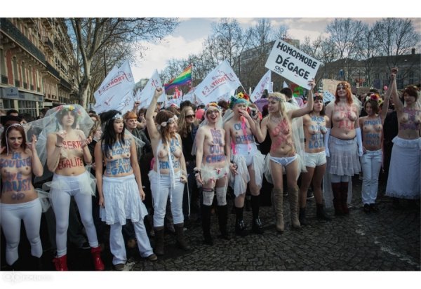 FEMEN підтримали геїв. ФОТО