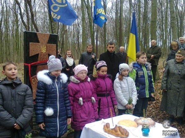 Під Луцьком молилися на місці повстанської криївки. ФОТО