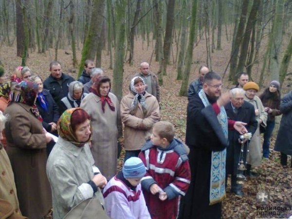 Під Луцьком молилися на місці повстанської криївки. ФОТО