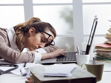 Чому постійно хочеться спати: назвали причини сонливості